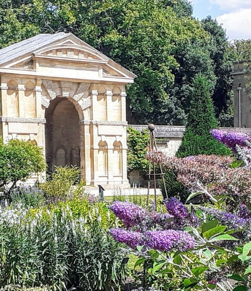 Oxford Gardens R3